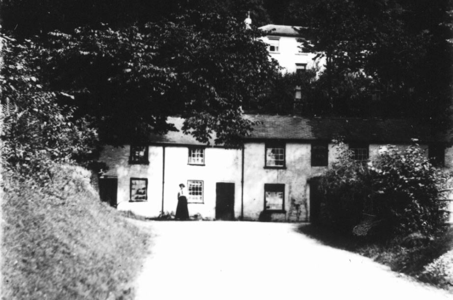 The Britannia Inn in the early 20th century, when the road ran past the door