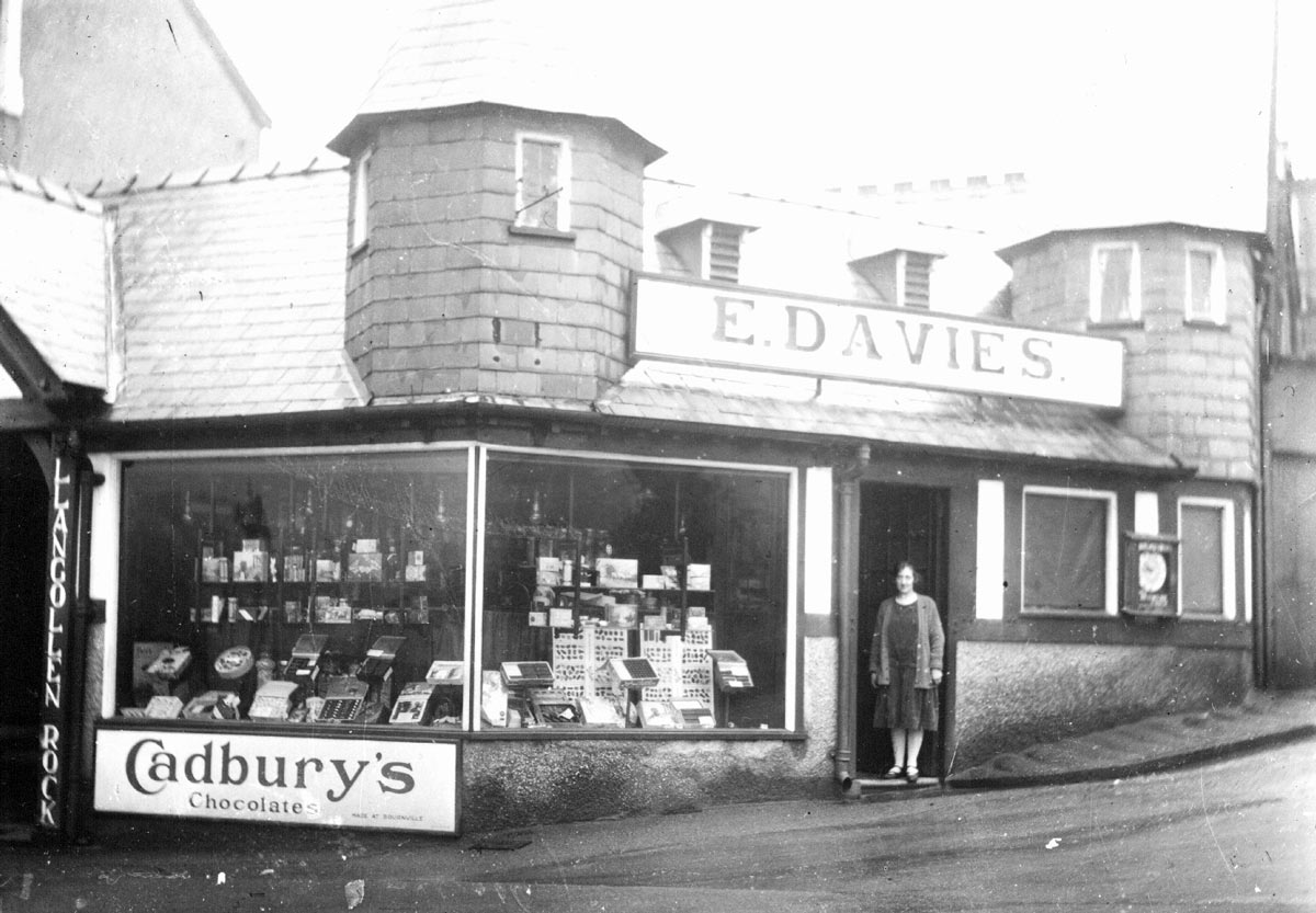 Davies confectioners next to the Bridge End Hotel