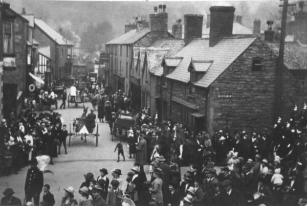Mayday carnival, Chapel St - 1914. Fire Brigade to the right of picture