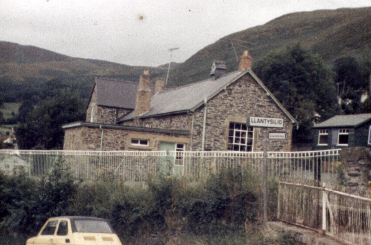 Llantysilio School